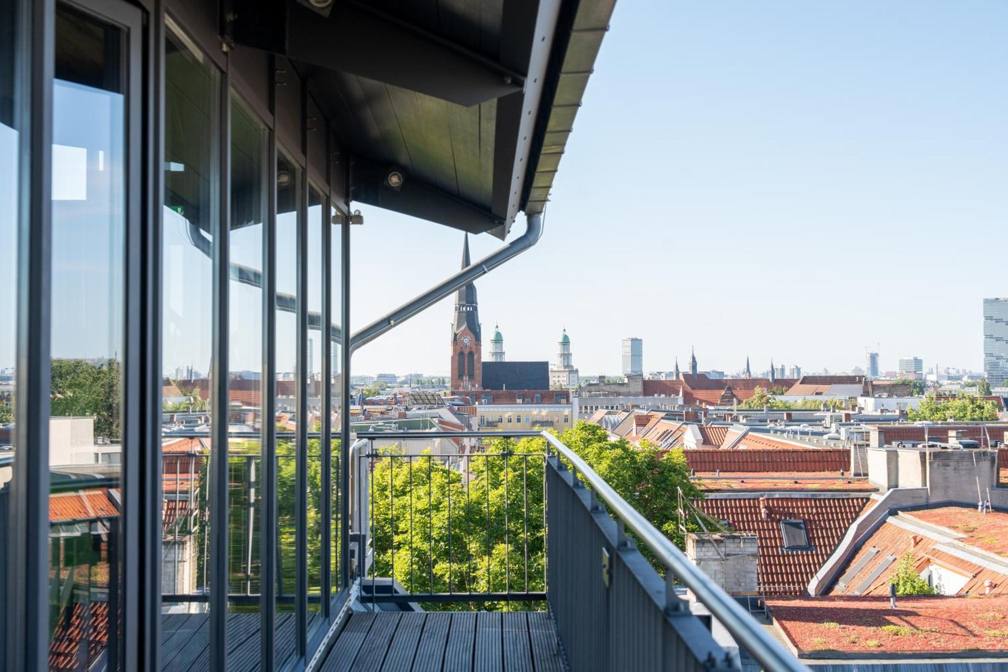 Sly Berlin Hotel Exterior foto View from the roof terrace